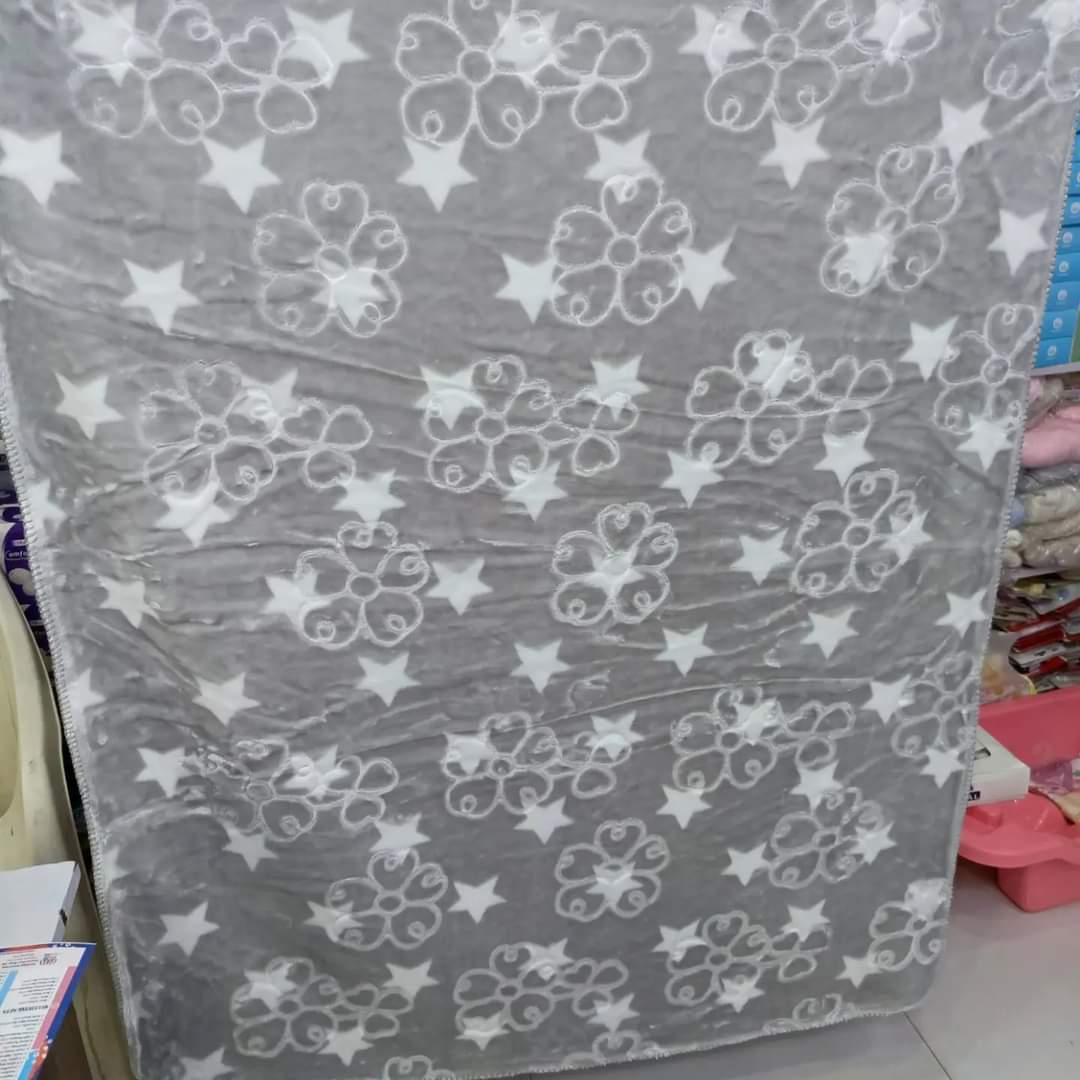 Warm and large size baby blanket 1