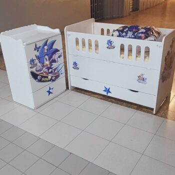 2.5 x 4 Feet MDF baby cot with 2 x 3 Chest of drawers set