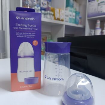 Lansinoh 240ml Feeding Bottle with Natural Wave Teat.