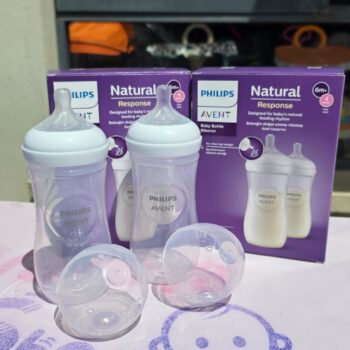Philips Avent Natural Response Baby Bottle in a 2-pack set,
 each with a 330ml (11 oz) capacity.